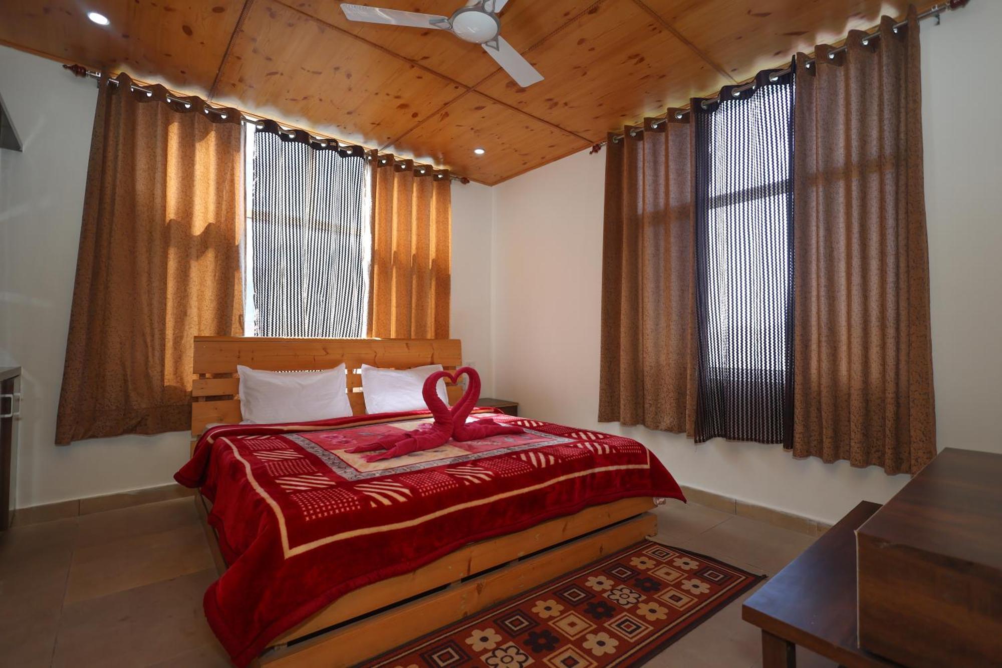 Cozy Heavenn 2Bhk I Kasauli I Mountain View 93O68I282O Daire Dış mekan fotoğraf
